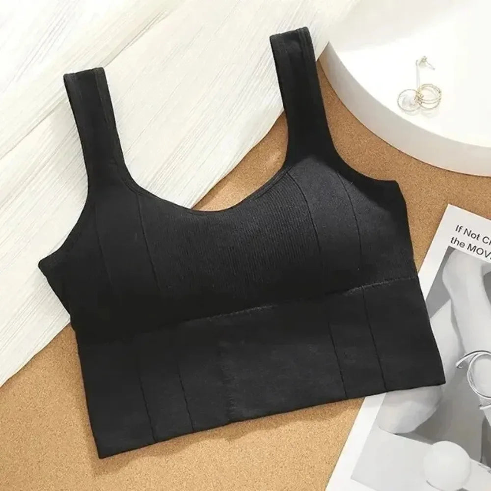 Sports bra with sweat-proof function for fitness wear. Women's seamless yoga bra. Anti-shock off-shoulder top.
